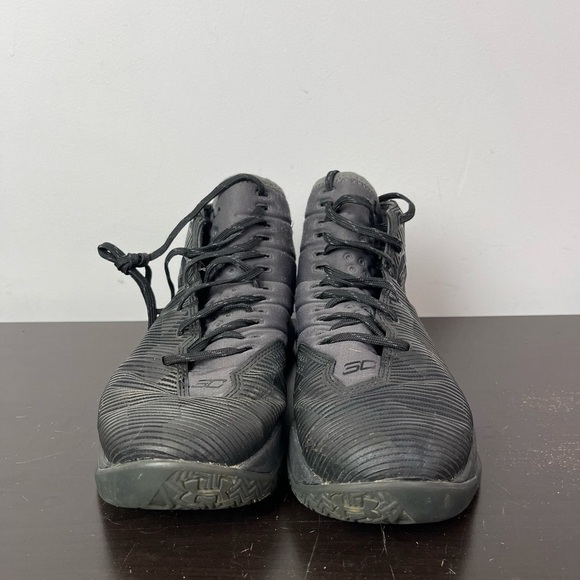 Under Armour Sneaker Shoes size  6.5y - Picture 3 of 6